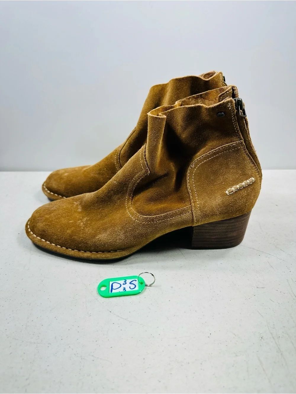 UGG Women's Bandara Suede Ankle Boot Size 9  1095053 Brown Neutral Zip Closure